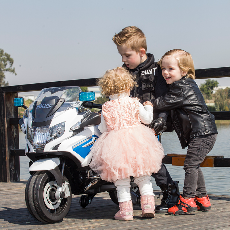 BMW R1200RT-P Kids Ride-on Electric Motorcycle 12V Licensed Police Style Lighted Plastic Box Packed for Land Cruiser Kids' Toy