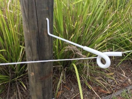 Electric Fence Outrigger Offset Pigtail Insulator For Wooden Post