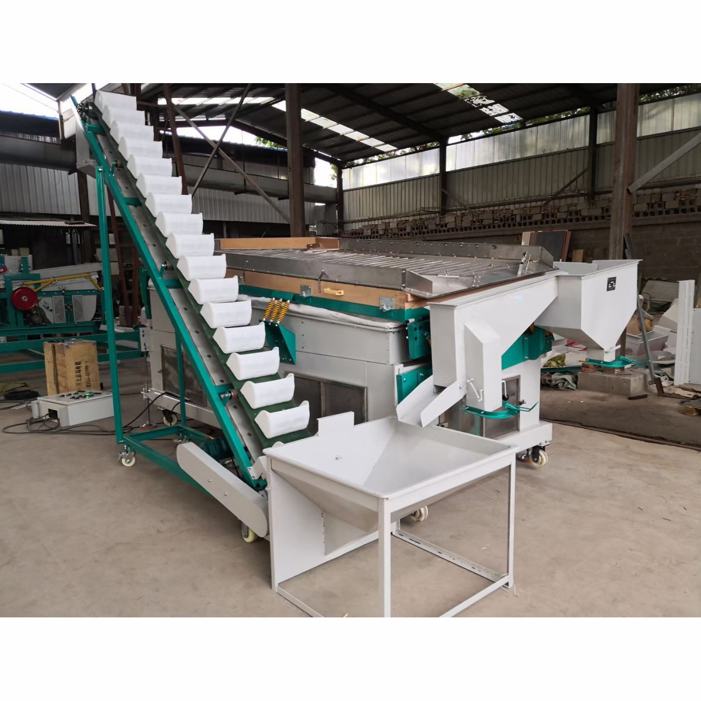 Hot selling new type coffee beans and sesame seeds vibrating grain screening machine