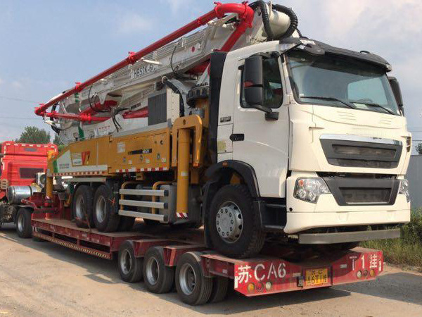 High operating efficiency 52 m truck mounted concrete pump car HB52K with good price