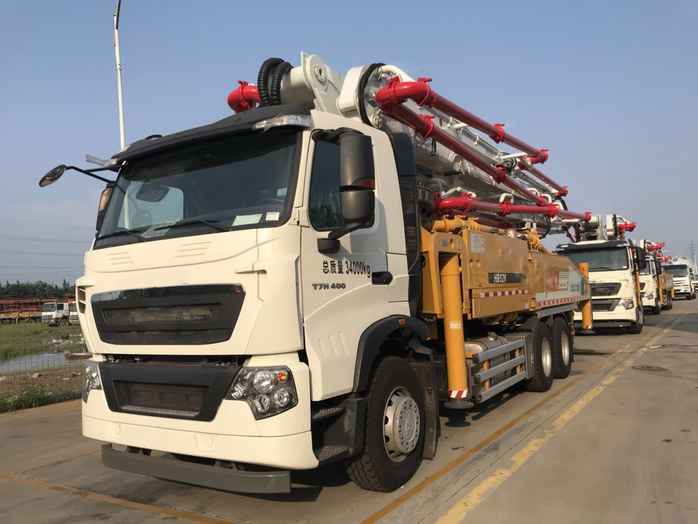 High operating efficiency 52 m truck mounted concrete pump car HB52K with good price