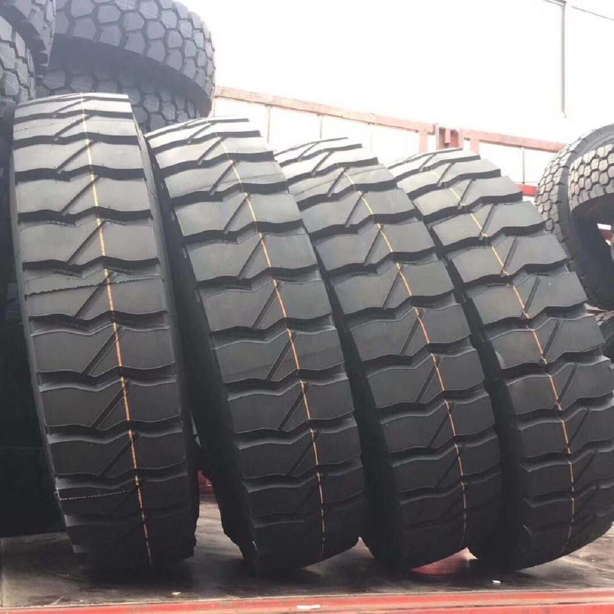 Heavy duty truck tire 315 80 r 22.5 385 65 22 5 cheap tires 11r22.5 12r22.5 truck tires 295 80 22.5 for sale