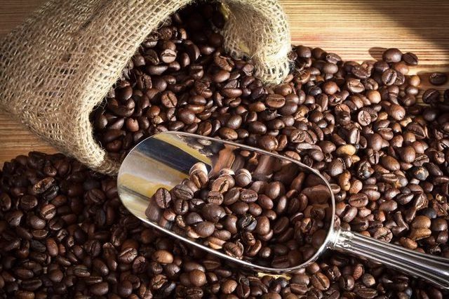 promotion Fresh Robusta   Factory  Roasted Coffee beans 0.25 kg Strong coffee/Full body Wholesale Price Ready for Export