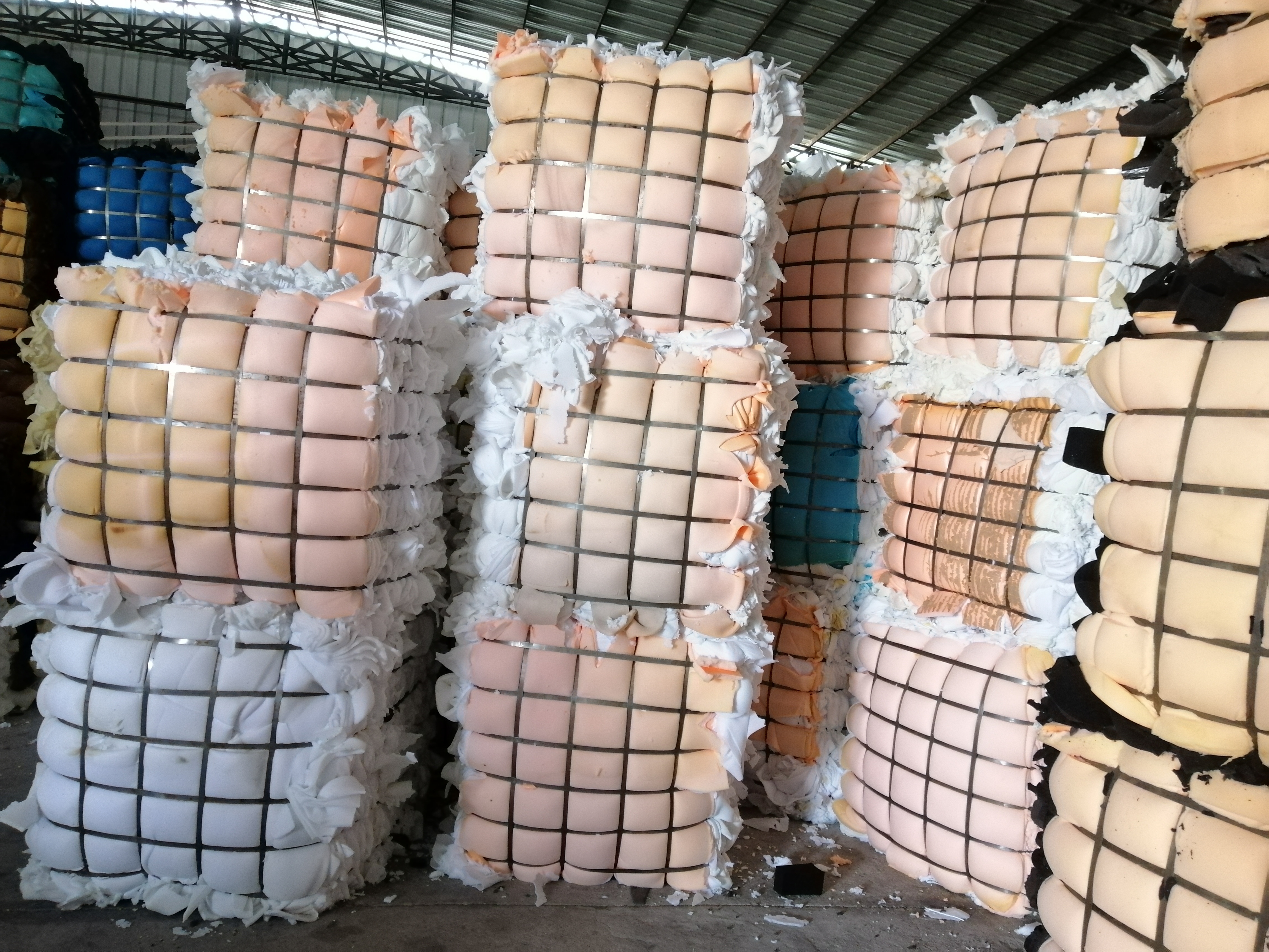 2023 High Quality PU Recycling Furniture Polyurethane Foam Waste Foam Scrap