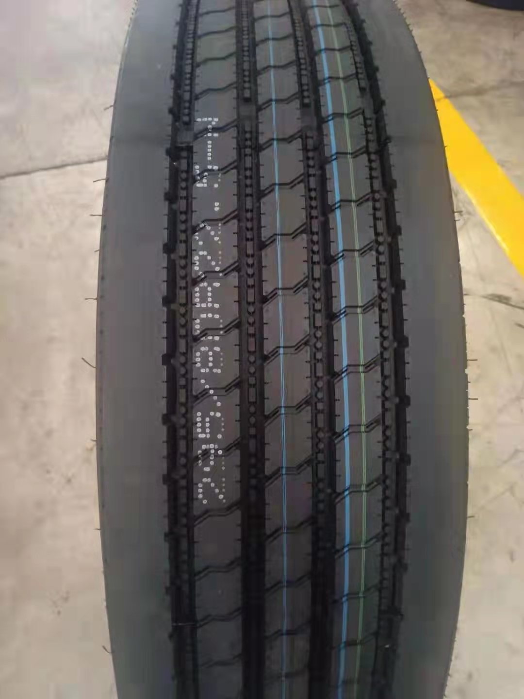 Cheap and high quality and cheap price tire truck 275 80r22 5 315 80 22.5 295/80/22.5 truck tires 11r22.5 for sale