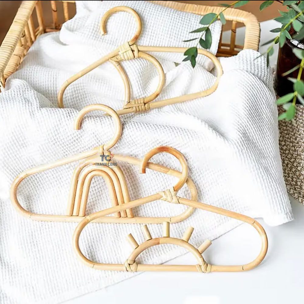 Wholesales Eco-friendly Rattan Doll Hanger Clothes Doll Baby Hanger