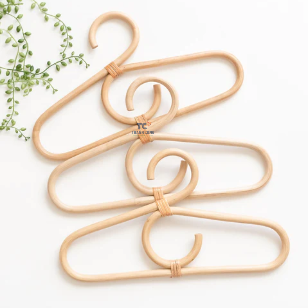 Wholesales Eco-friendly Rattan Doll Hanger Clothes Doll Baby Hanger