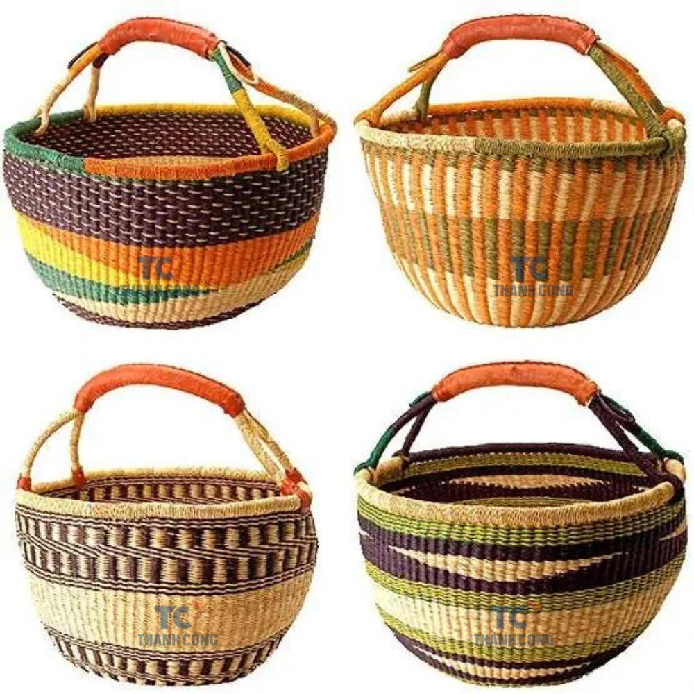 Wholesale Handmade bags African seagrass bolga baskets colorful Ghana woven baskets Africa carry bags