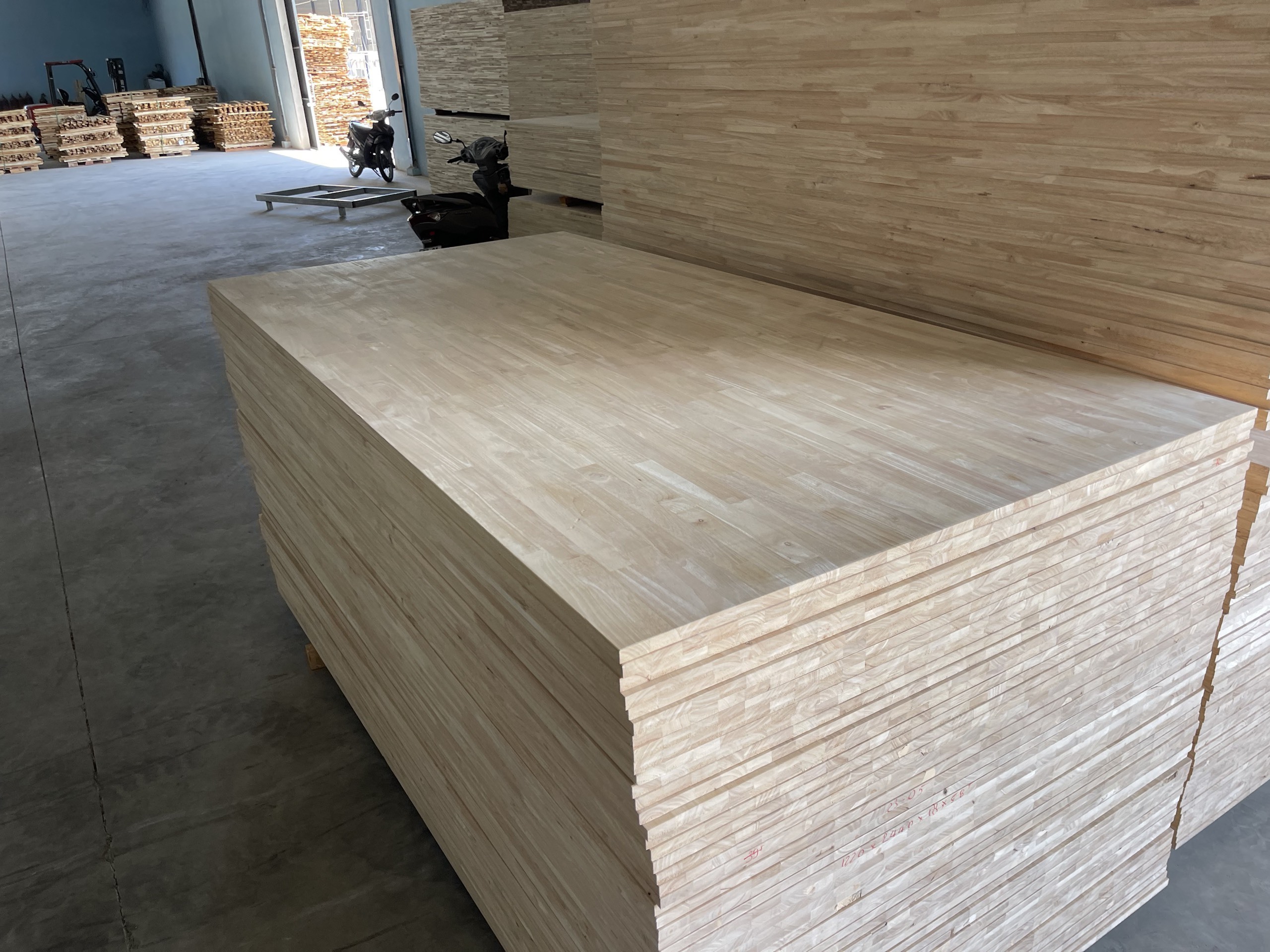 Rubber Joint Filler Board Wood for Home and Apartment Decoration For Facilities Furniture Customize Vietnam Manufacturer