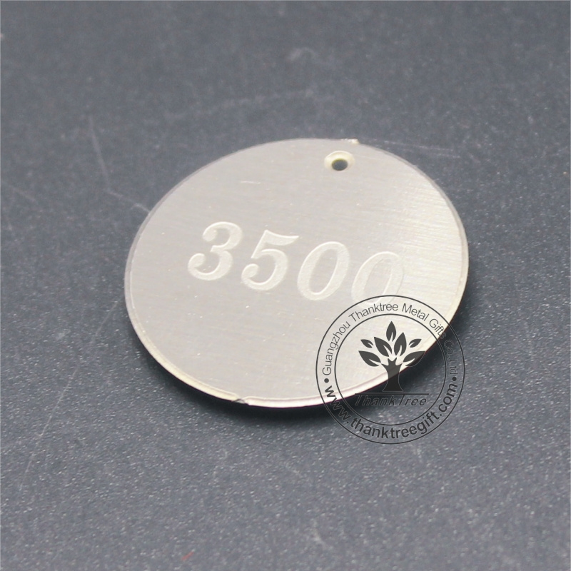 Metal material and etching technique round shape metal logo tag with engraved letters