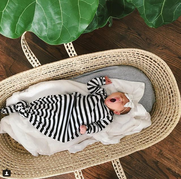 Factory price wholesale luxury portable newborn gift set mobile wicker baby basket set rattan woven bed bedding moses cribs