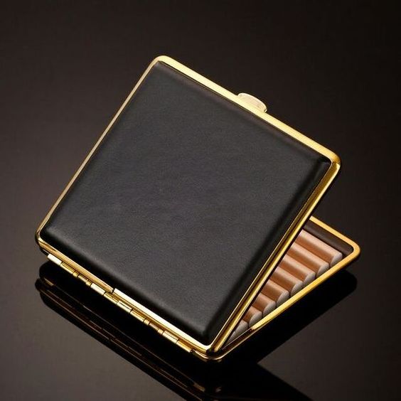 Golden Finished Engraving Design Metal Luxury cigarettes Case Hot Selling On Amazon luxury Cigarette Case