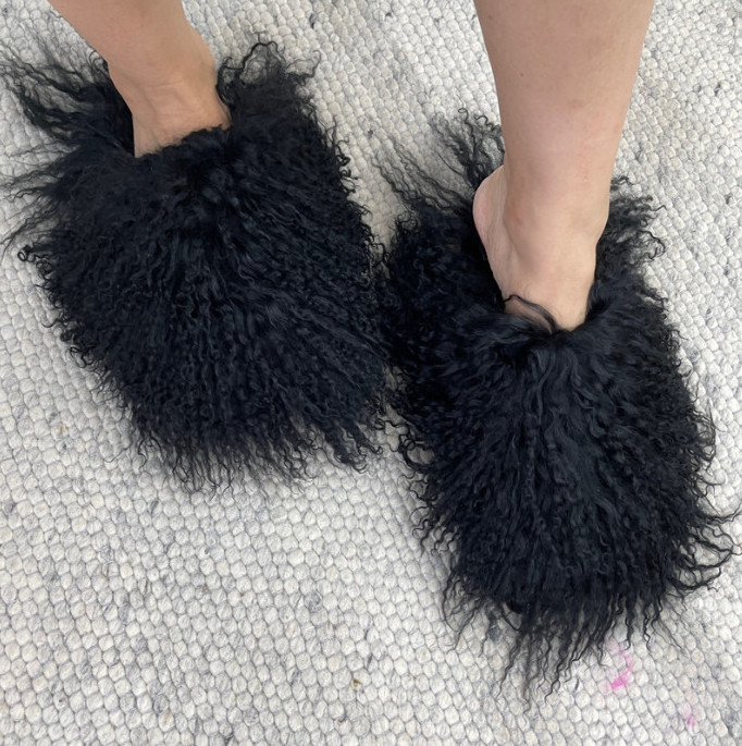 Real Mongolian Sheep Fur Slippers Closed Toe For Women Girls Furry Big Fluffy Outdoor Beach Flat Luxury Slides Sliders