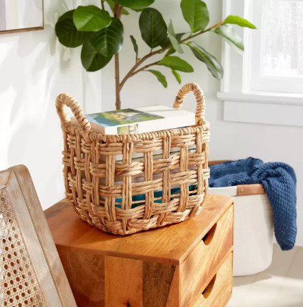 Handmade Woven Natural Water hyacinth Twisted Open Checkered Weave Milk Crate Natural water hyacinth basket with handles 2024