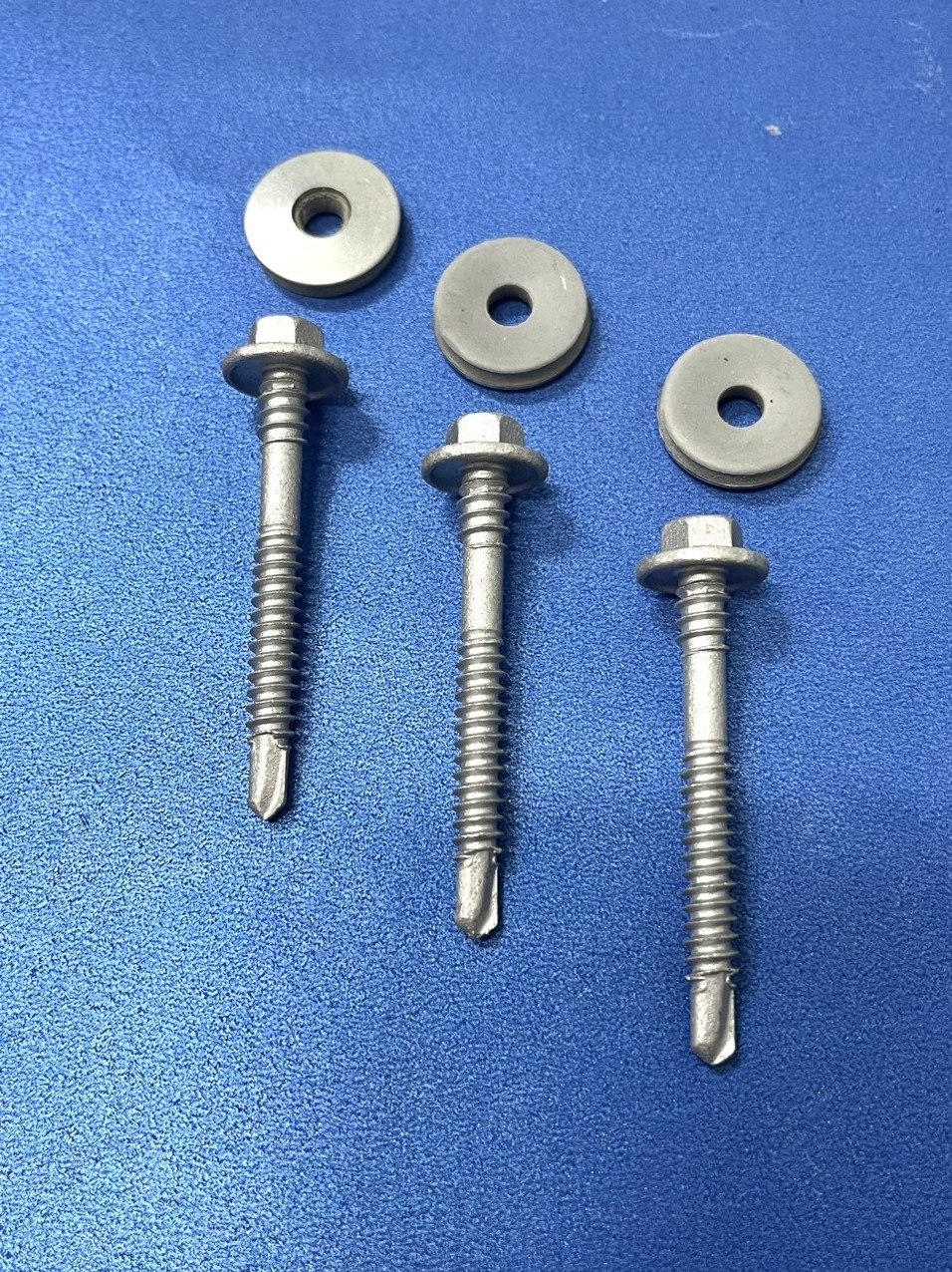 Custom Painted stainless steel self drilling tapping screw modified truss head sheet metal screw for roofing 100mm Length 14x50