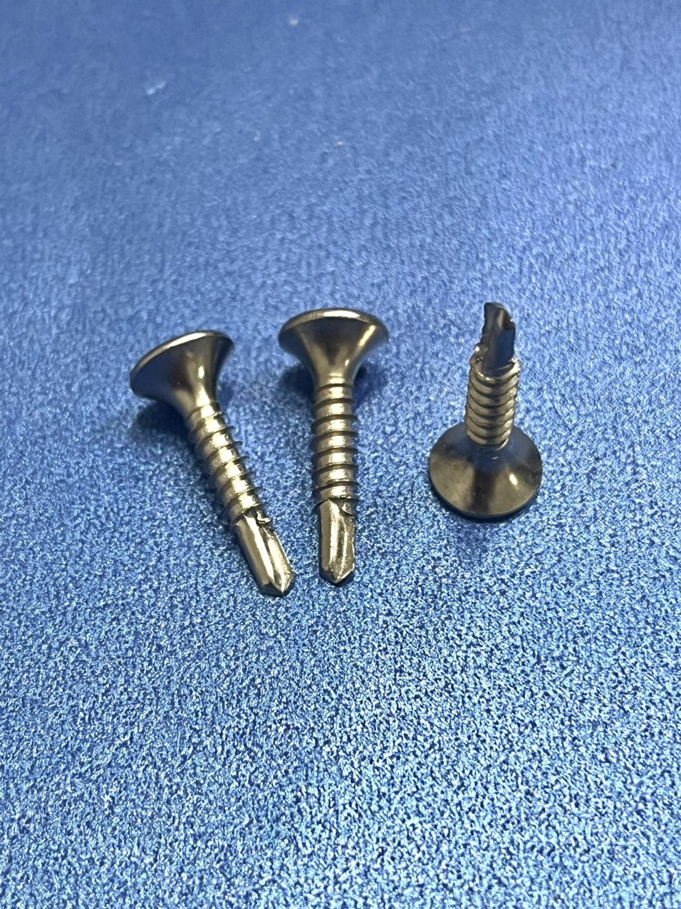 Vietnam Top One 12mm Length High Quality Vietnam Metric Drywall Screws 3.5x25 Black Fasteners Self-Drilling Fine Thread