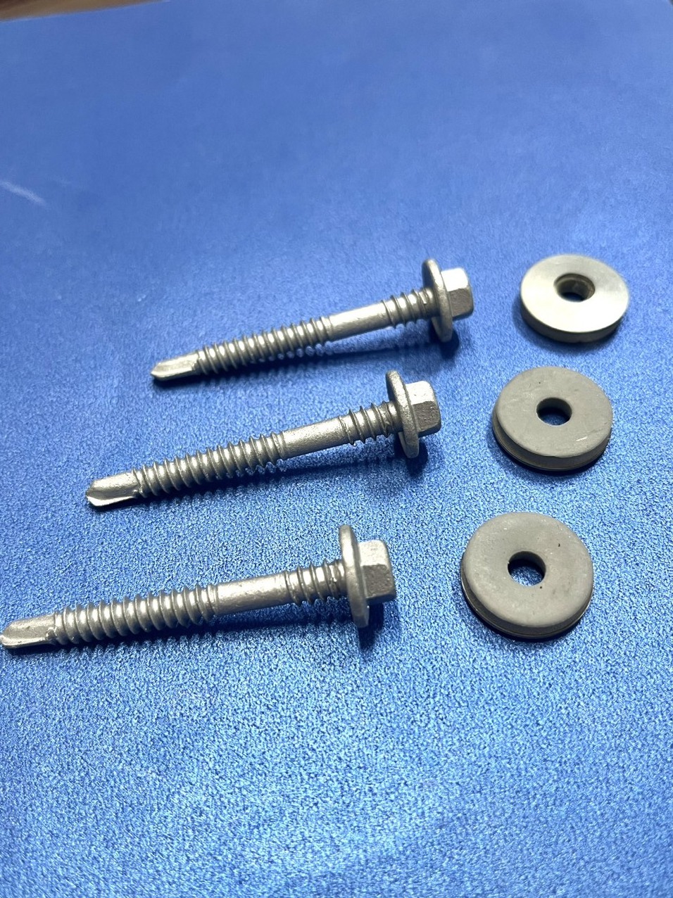 Custom Painted stainless steel self drilling tapping screw modified truss head sheet metal screw for roofing 100mm Length 14x50