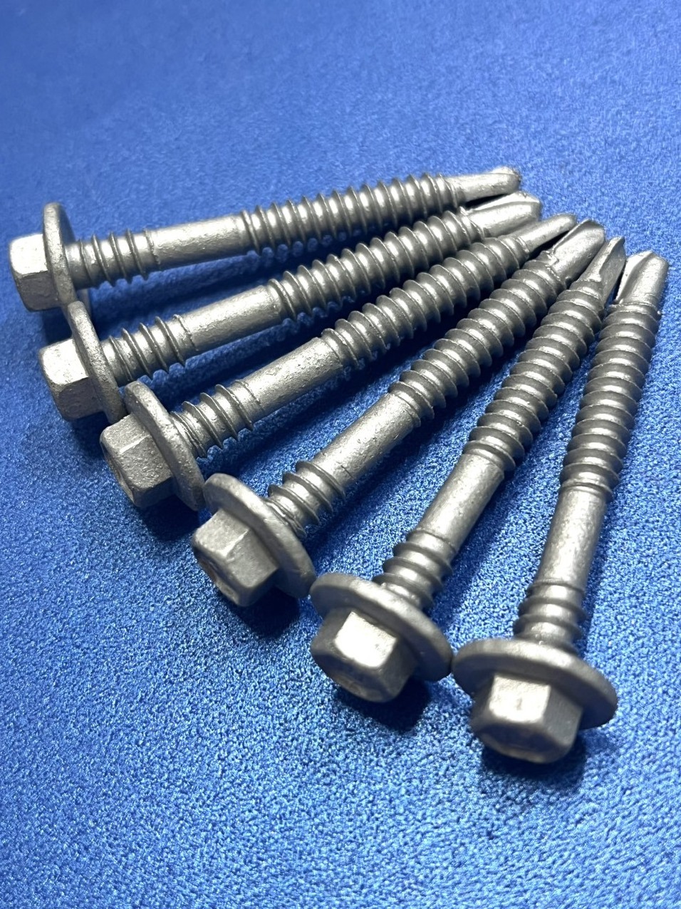 Custom Painted stainless steel self drilling tapping screw modified truss head sheet metal screw for roofing 100mm Length 14x50