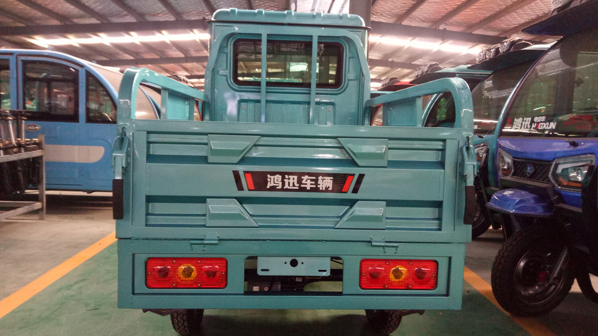 china crew cab 800W 3 wheels motorized nigeria deliver cargo truck tricycle with cabin for sale