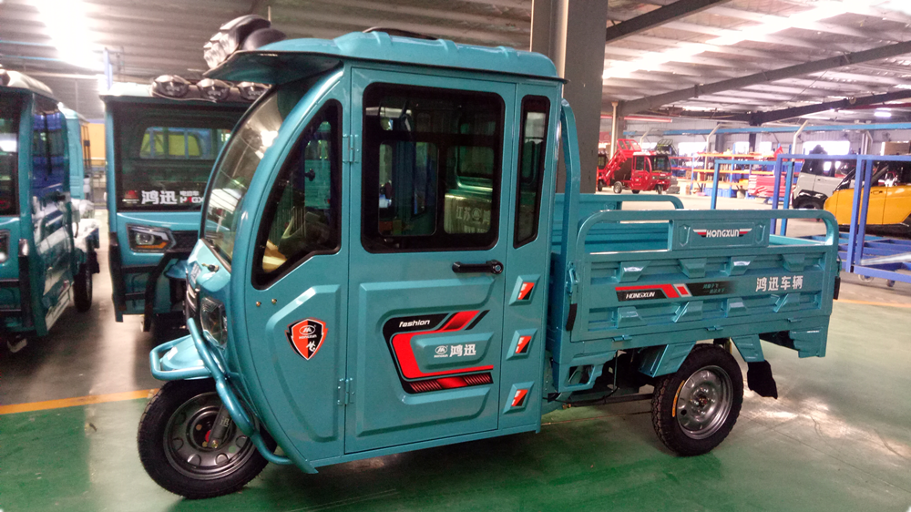 china crew cab 800W 3 wheels motorized nigeria deliver cargo truck tricycle with cabin for sale