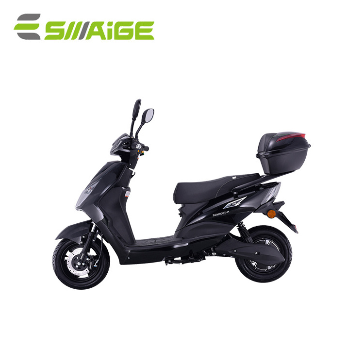 Electric delivery scooter with closed box