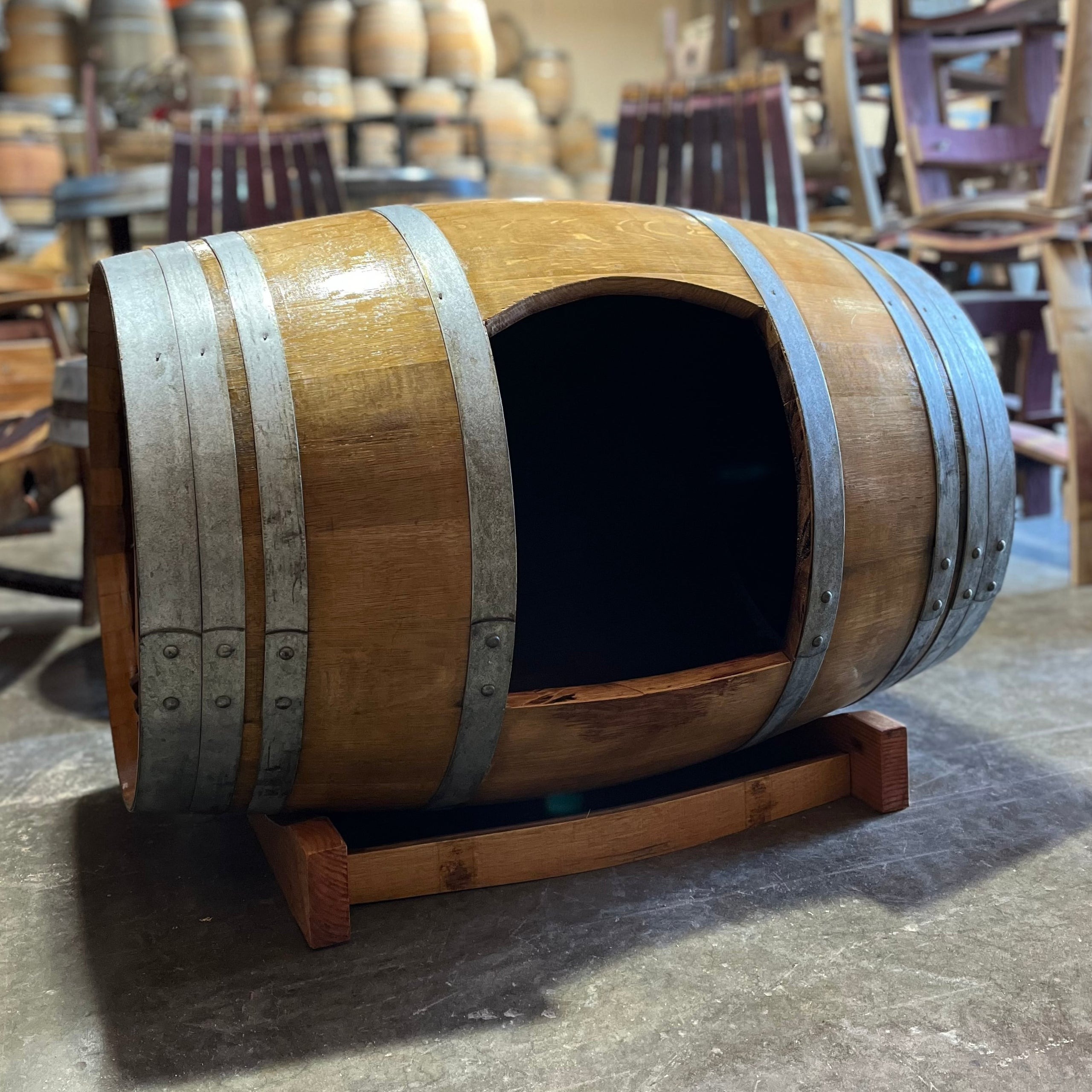 Custom Luxury Large Outdoor Indoor Wooden Wine Barrel Doggy Den Dog Bed Dogs Kennel Cat House Cats Hut Pet Wood Cabin Wholesale