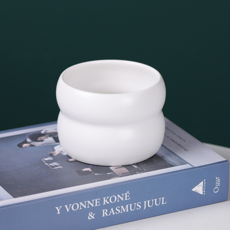 Custom logo empty ceramic candle jar donut shape ceramic candle cup for home decoration