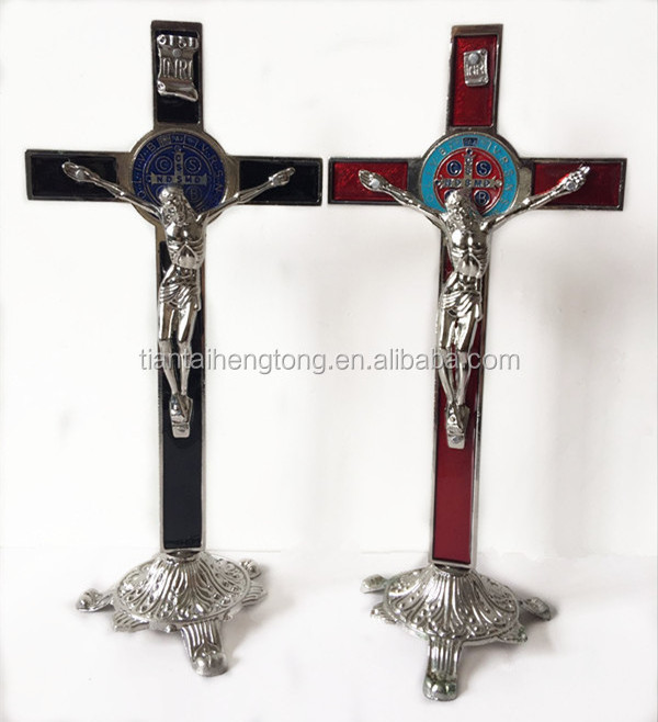 Custom design wholesale religious Jesus metal standing crucifix, decorative catholic wall cross