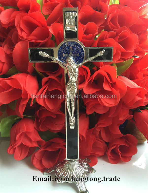 Custom design wholesale religious Jesus metal standing crucifix, decorative catholic wall cross