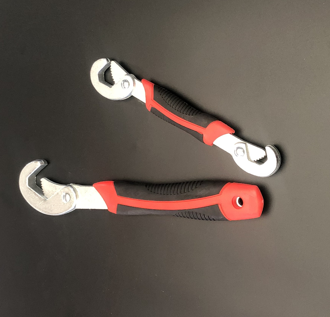 Multifunction magic Universal fast chain Pipe triangle Wrench factory direct