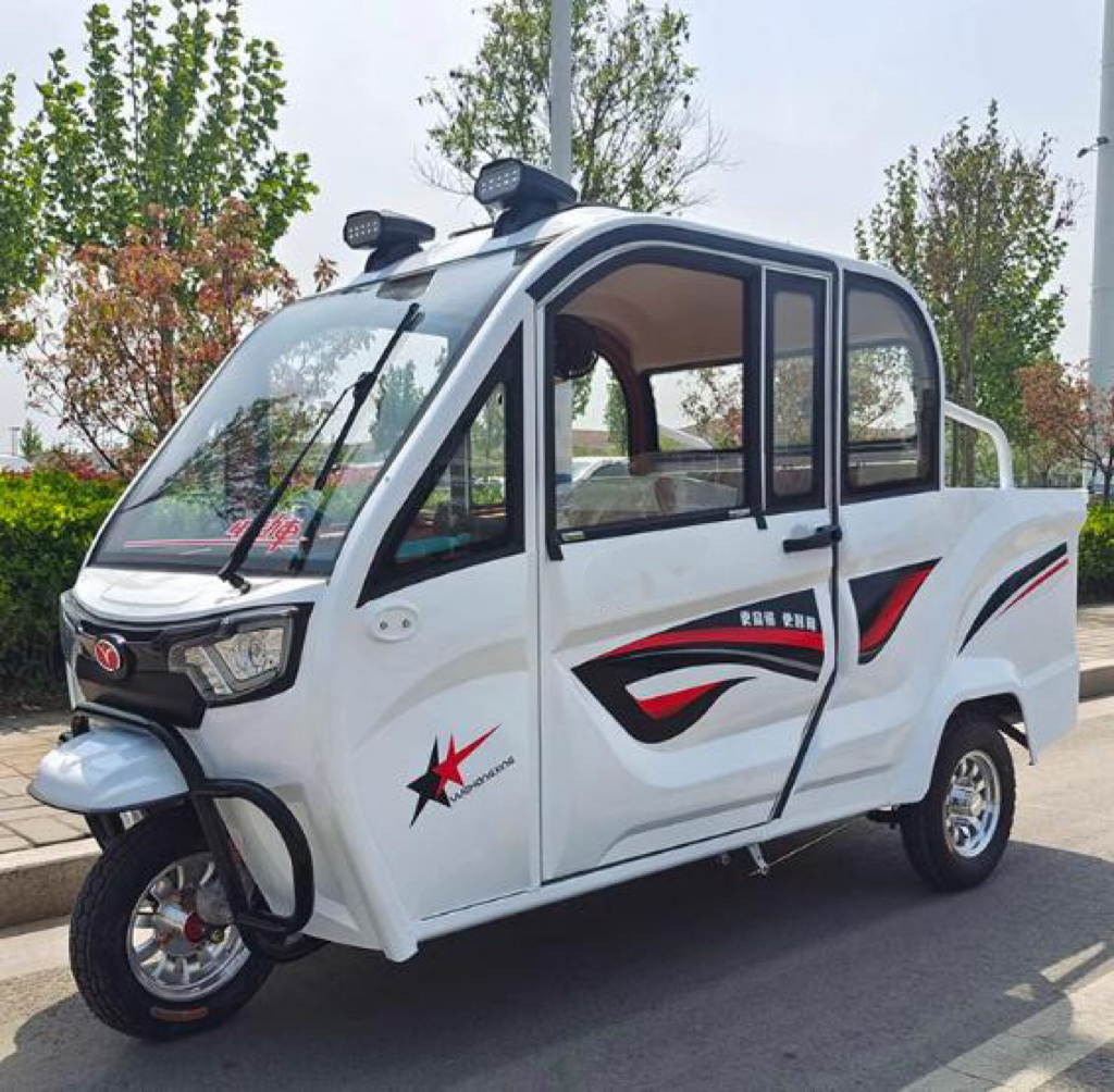 2023 motorized tricycle 650w 3 wheels vehicles small tuk tuk car elderly electric passenger tricycle for adults