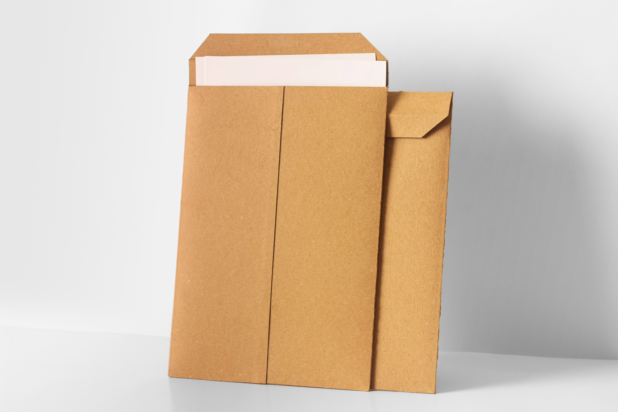 Kraft Paper Cardboard Shipping Mail Envelope Custom Vellum Wholesale Self Seal Letter Packaging Sturdy Brown Offset Printing