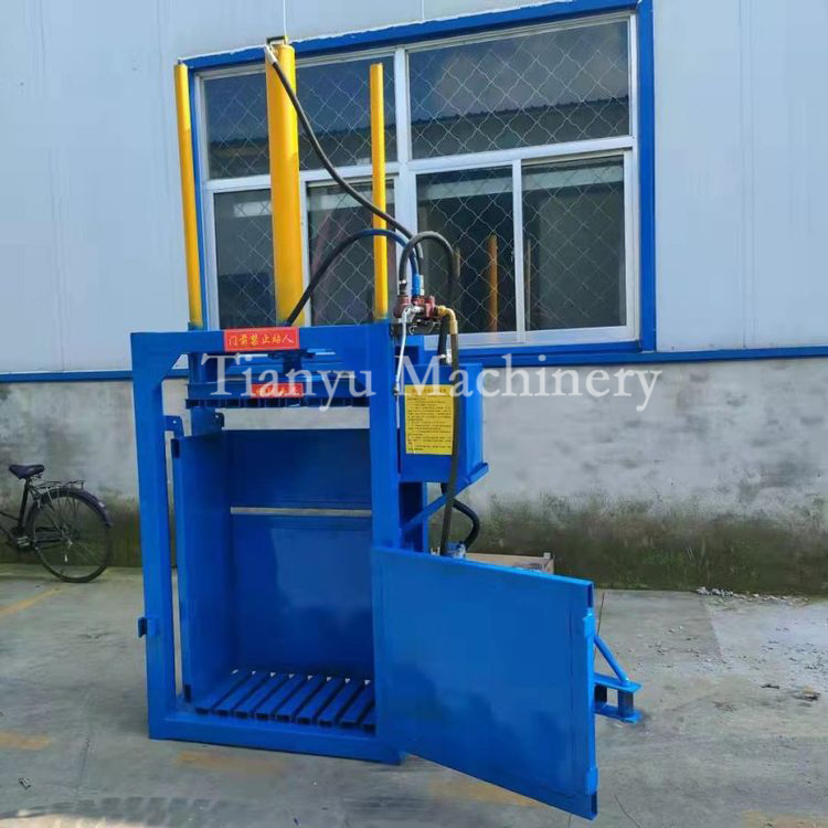 Hydraulic Press Waste Pet Plastic Paper Metal Compactor Press Machine Mini Agricultural Silage Wheat Hay Straw Baler Machine