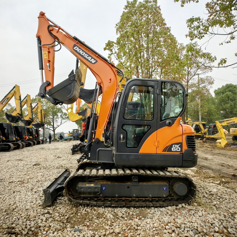 Good Quality Hot Sale Retail Multi Function Used Mini Excavator Machine 6 Ton Used Doosan DX60 Excavator