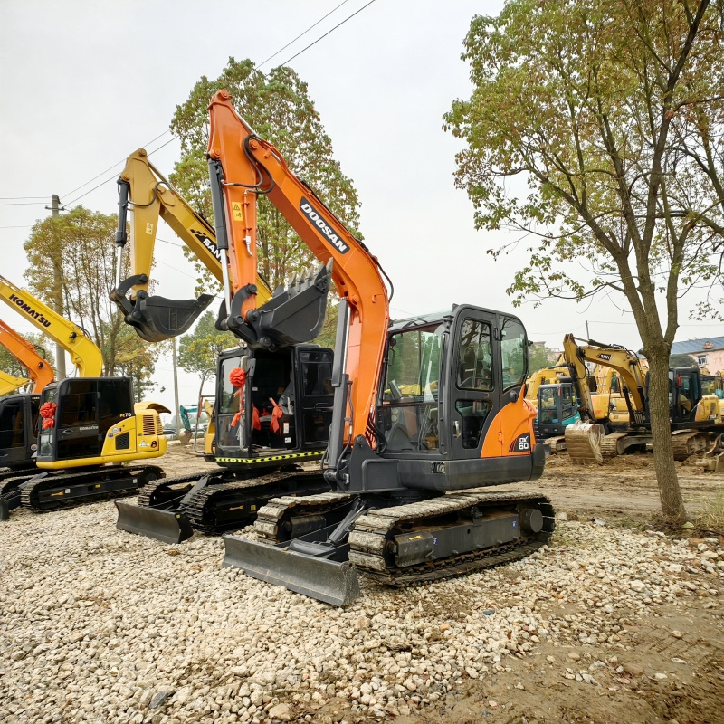 Good Quality Hot Sale Retail Multi Function Used Mini Excavator Machine 6 Ton Used Doosan DX60 Excavator