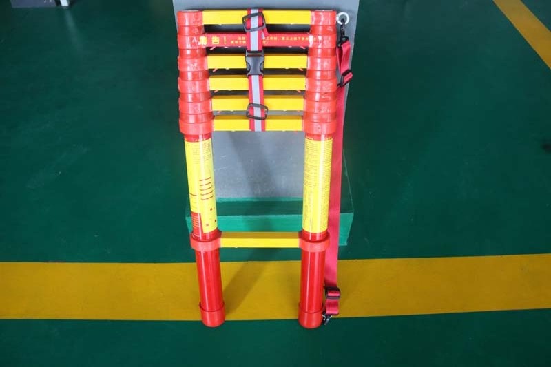 Fiberglass retractable frp insulated telescoping ladder