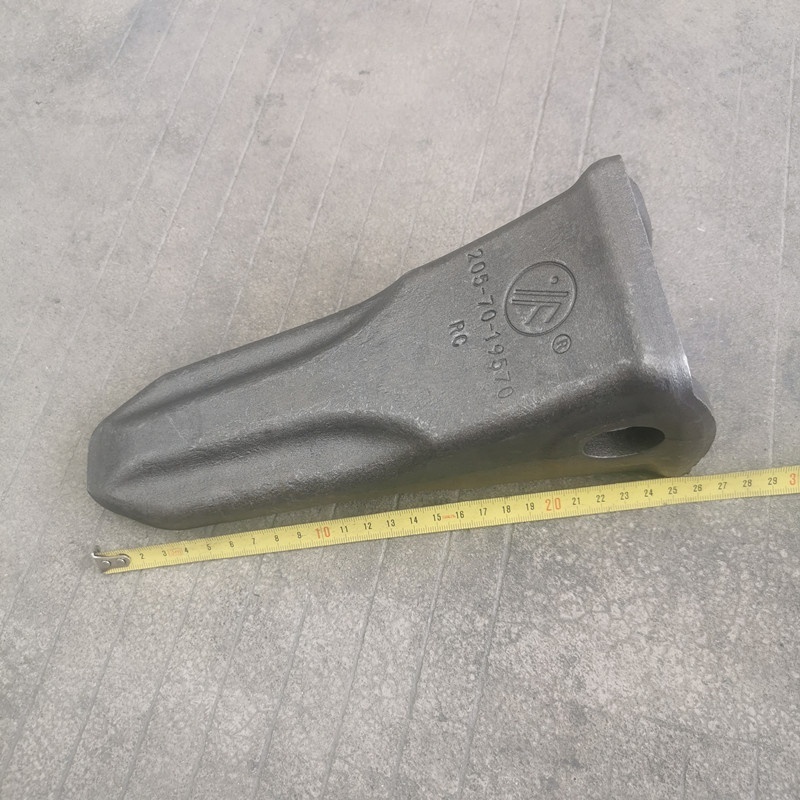 205-70-19570  Bucket Teeth For Excavator Komatsu PC200 Pin and Lock 205-939-7120