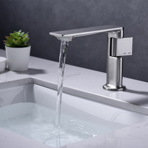 Low Price New Widespread Deck Mount Single Hole Single Lever Bathroom Wash Brass Waterfall Water Basin Faucets