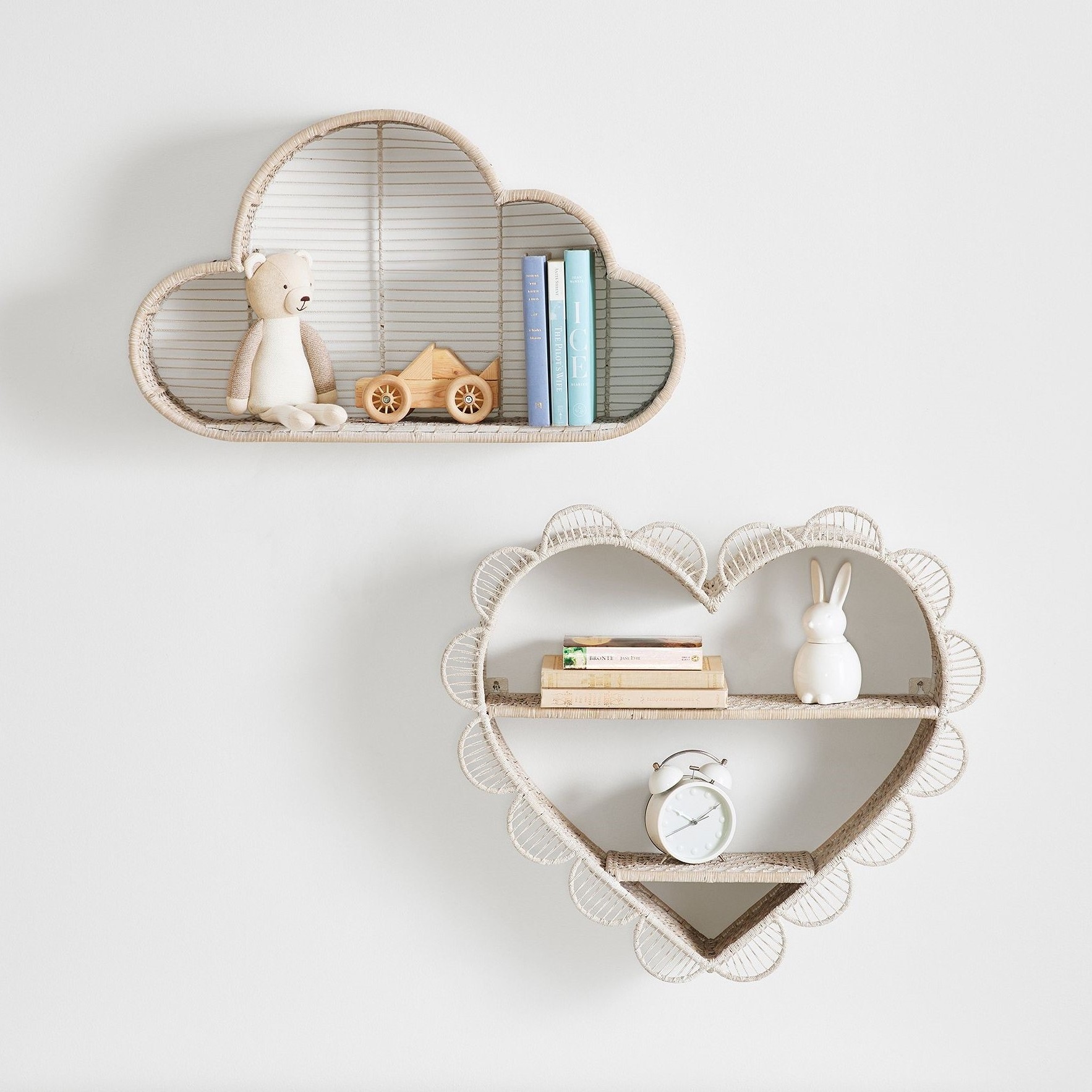 Wholesale Best Selling 2023 Quinn Rattan Heart Shelf - Whimsical and Stylish Woven Wall Decor for a Charming Touch