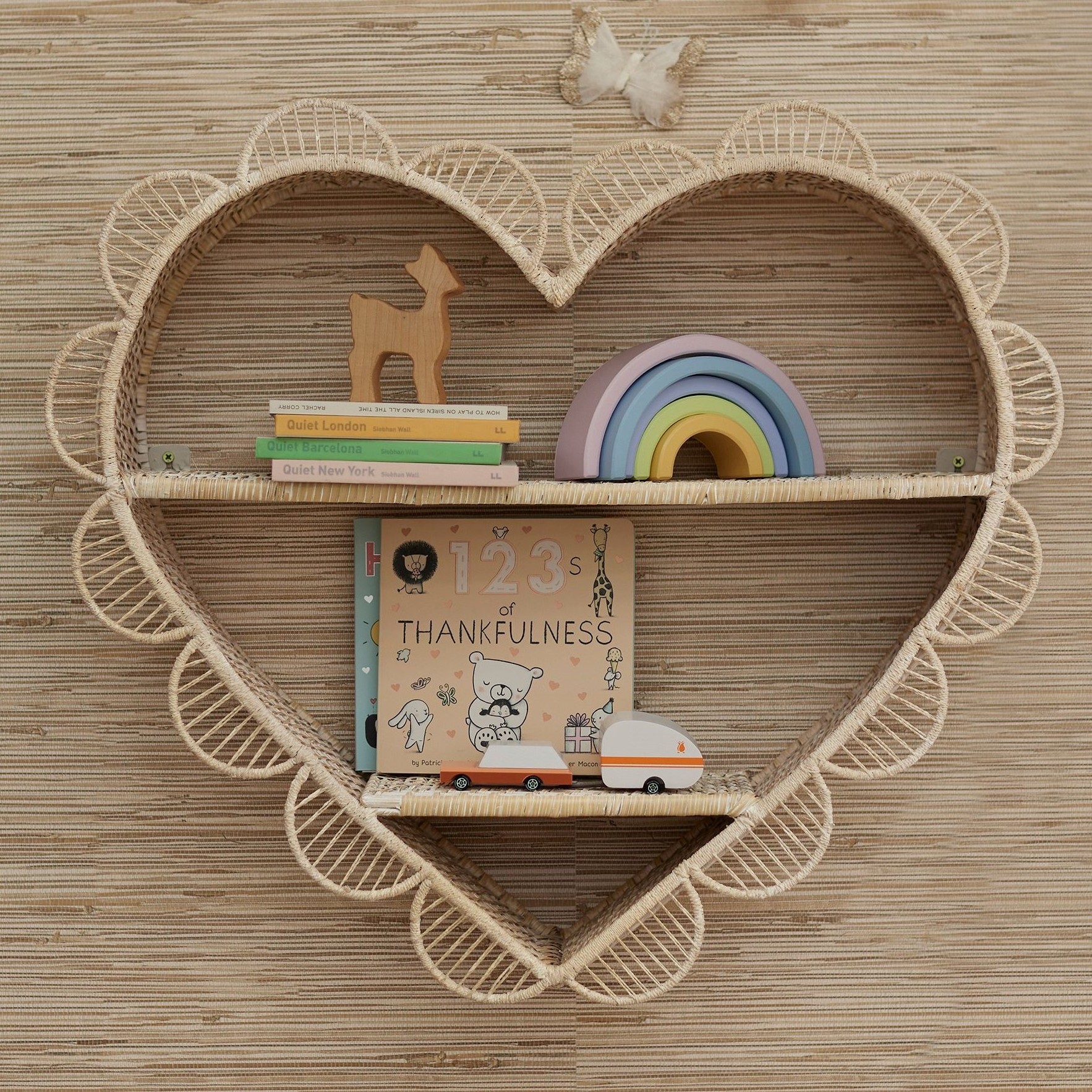 Wholesale Best Selling 2023 Quinn Rattan Heart Shelf - Whimsical and Stylish Woven Wall Decor for a Charming Touch