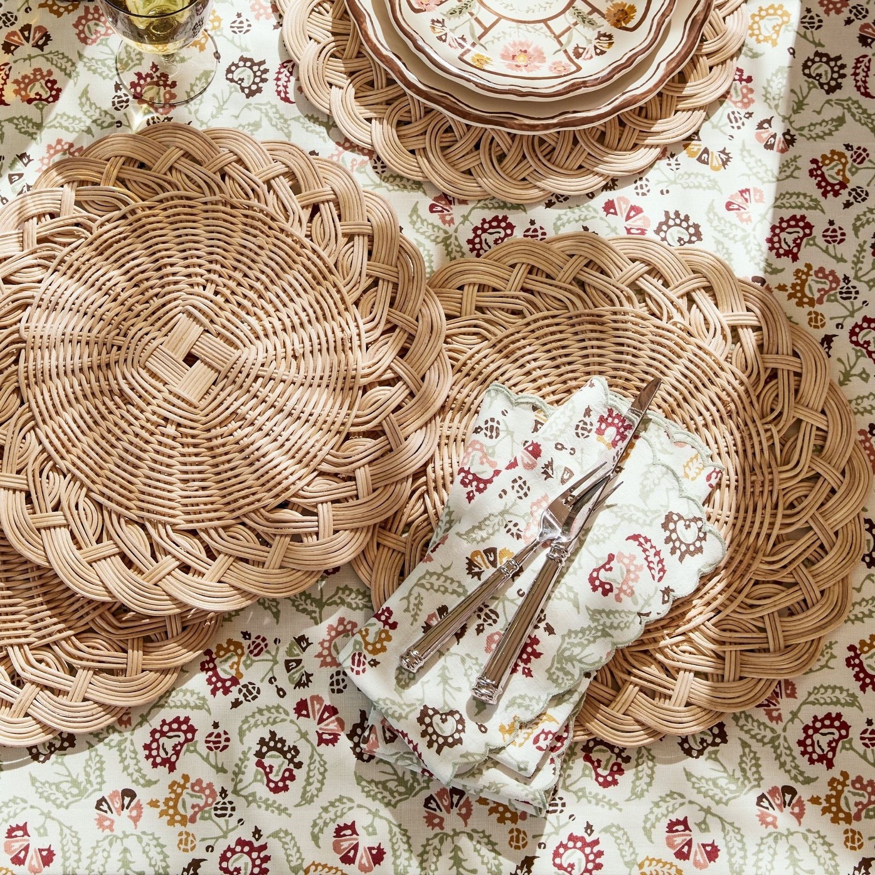 Super Hot Sale Cheap Price Low MOQ Julia Berolzheimer Daisy Woven Charger | Dining Table Decor for Dining Room Party Wedding