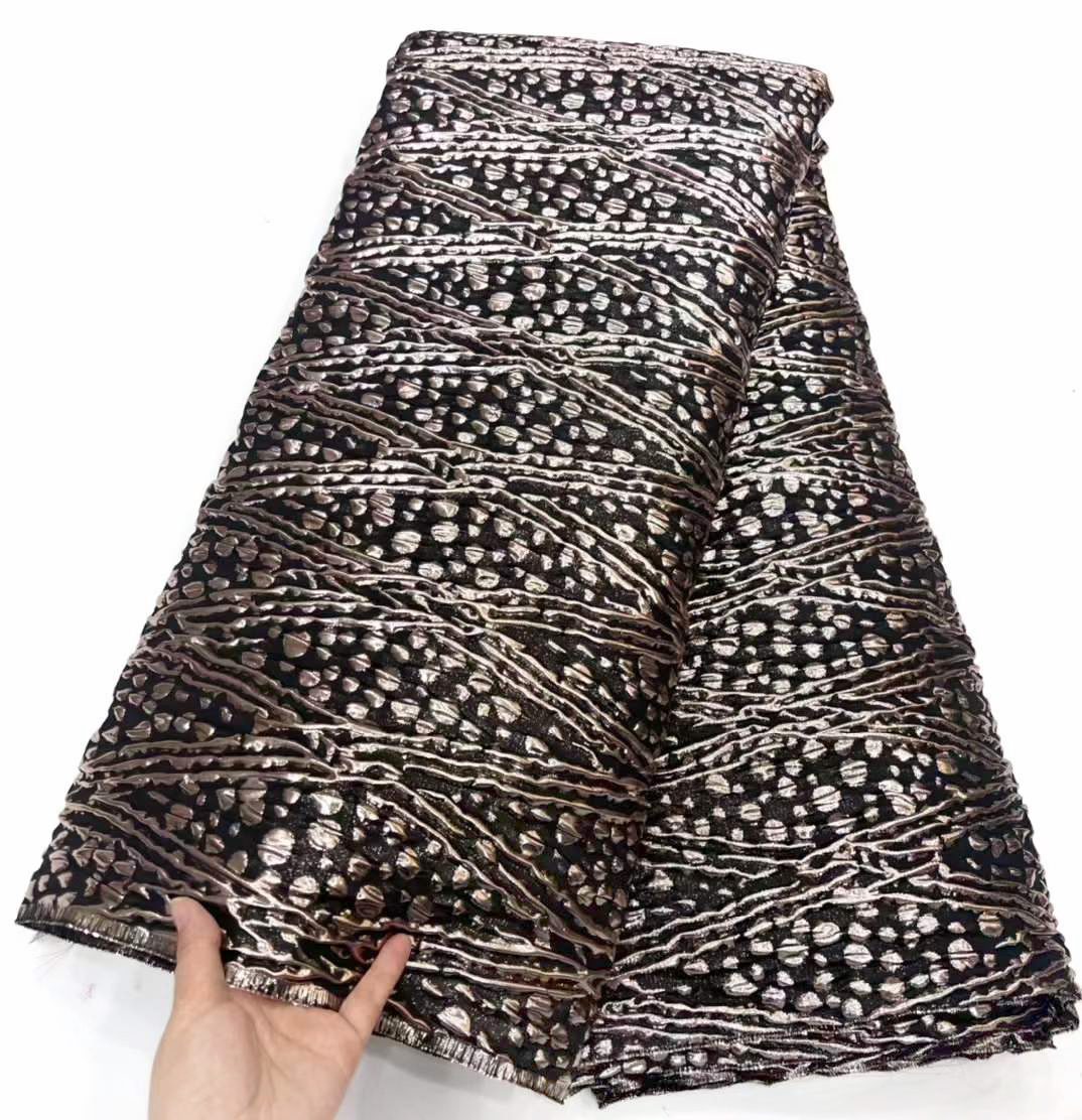 2024 wholesale 100% Polyester Textured Tinsel Floral Pattern Yarn Dyed Metallic Woven Brocade Jacquard Fabric For Dresses