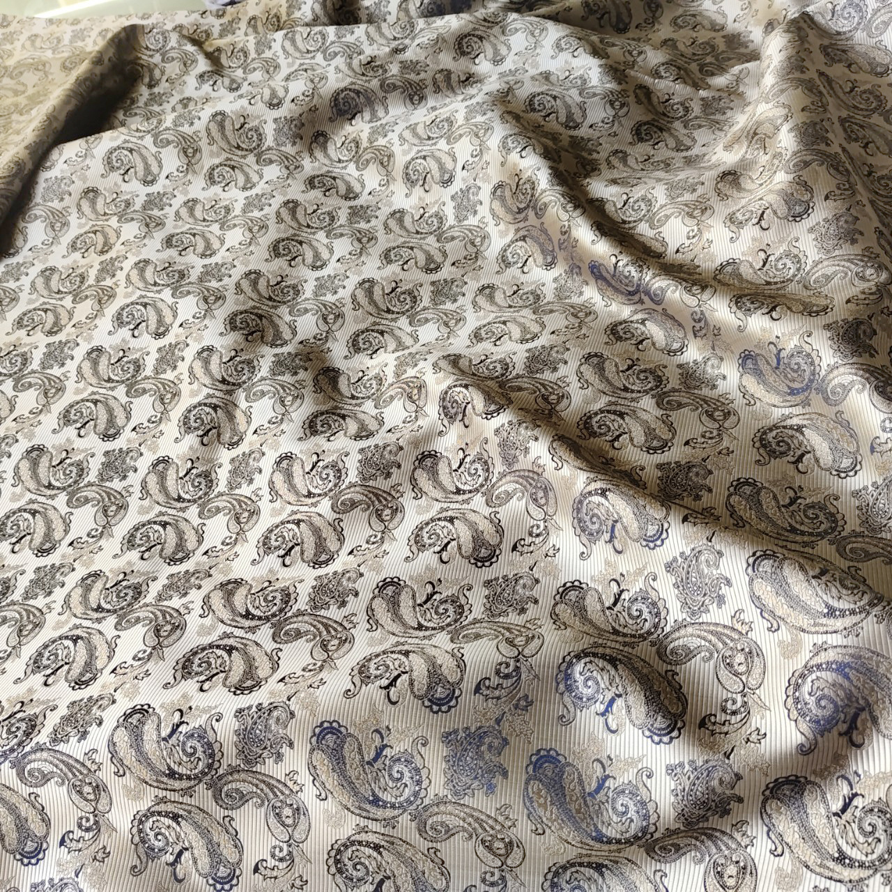 Designer Fabric Cheap Wholesales Price Polyester Floral Embossing Floral And Brocade Yarn Dyed Fancy Jacquard Fabric