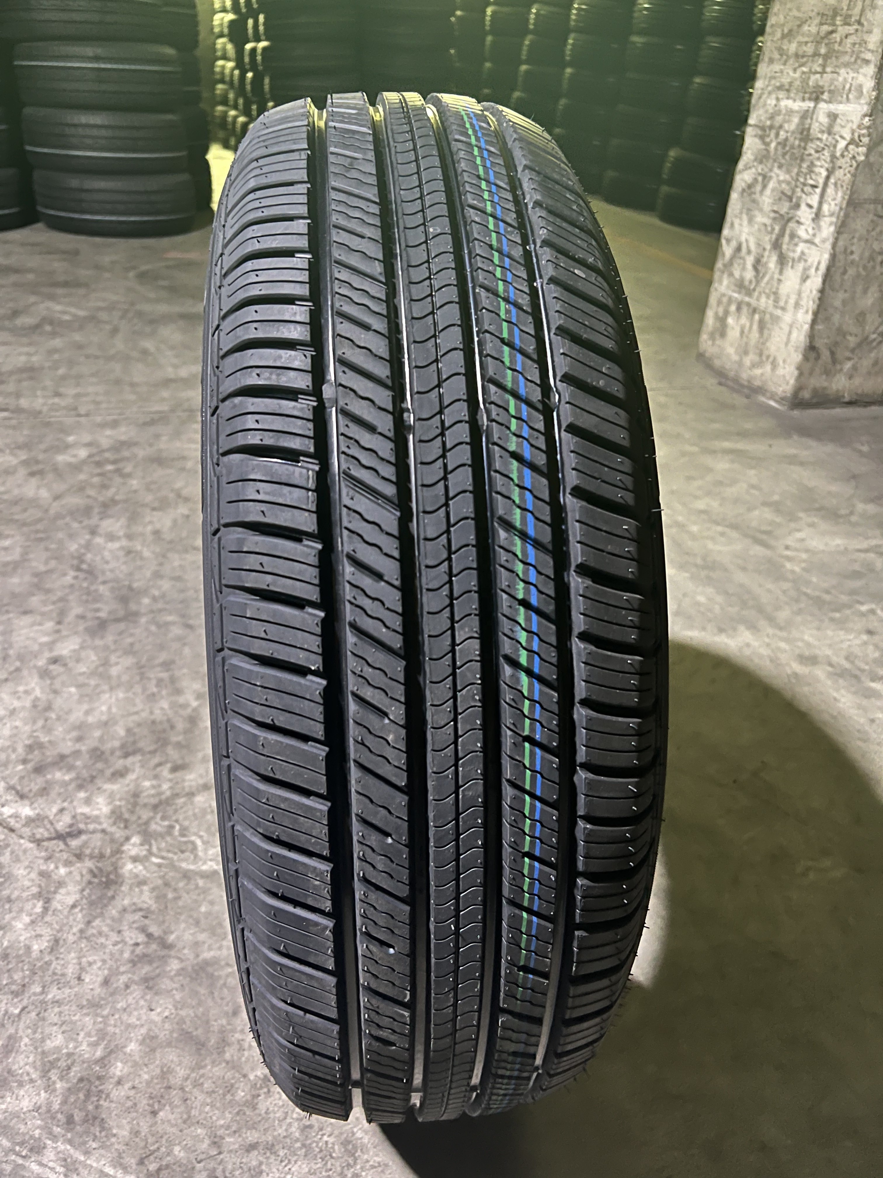 Good Quality DK365 215/70R16 225/70R16 225/75R16 235/70R16 245/70R16 265/70R16 215/60R17 225/60R17 Passenger Car Tyre PCR