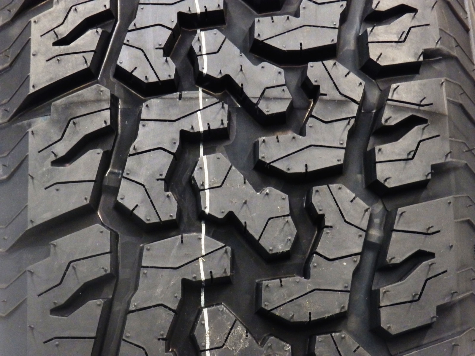 All Terrain 4x4 Off-road Vehicle High Quality Tyre 265/70R16 265/65R17 255/70R15  AT Tire