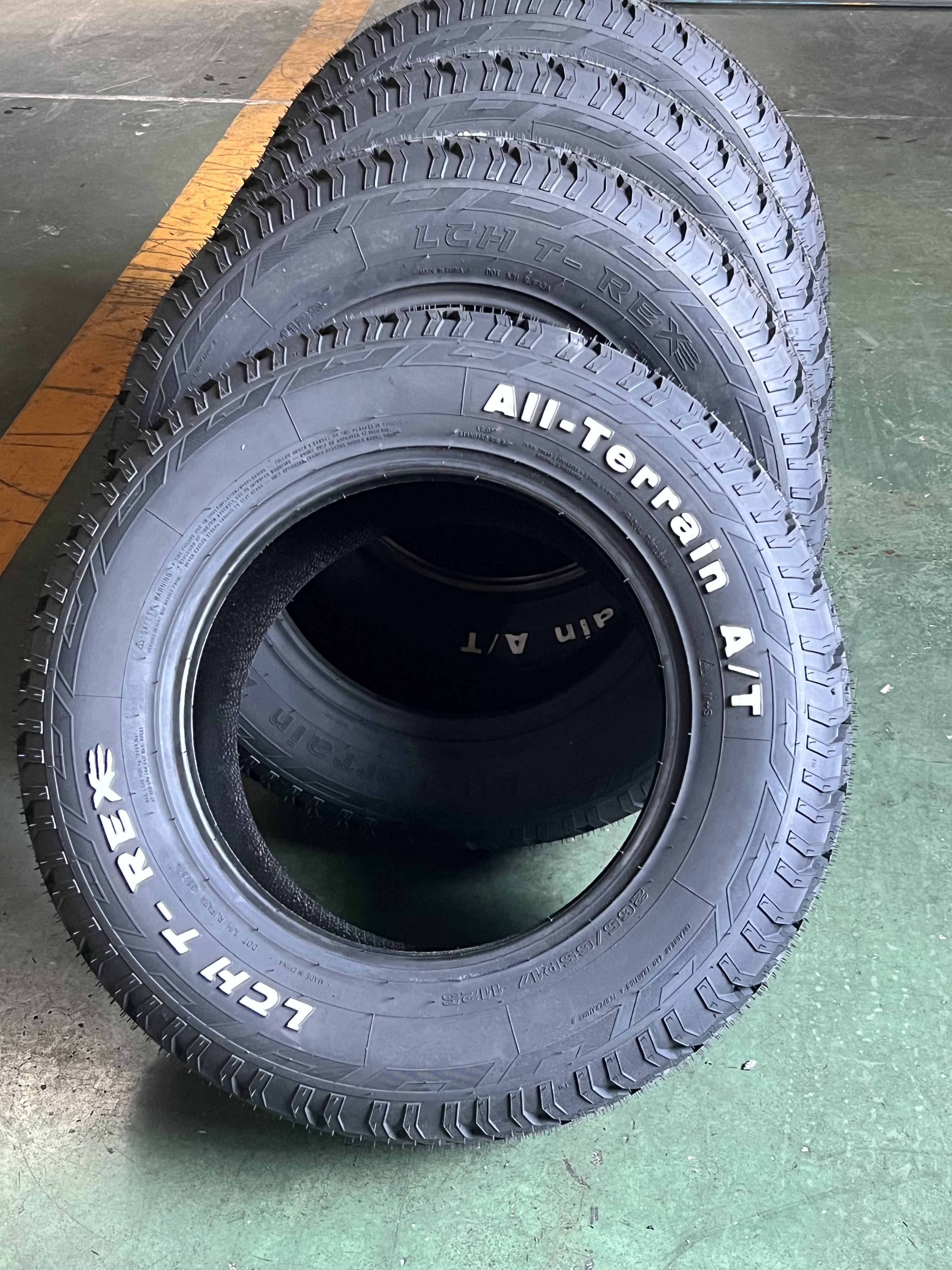 Wholesale Price Size 265/70R16 265/65R17 255/70R15C White Letter All Terrain AT Tyres Mud Terrain MT Tyres 4 Wheel Drive Tyres