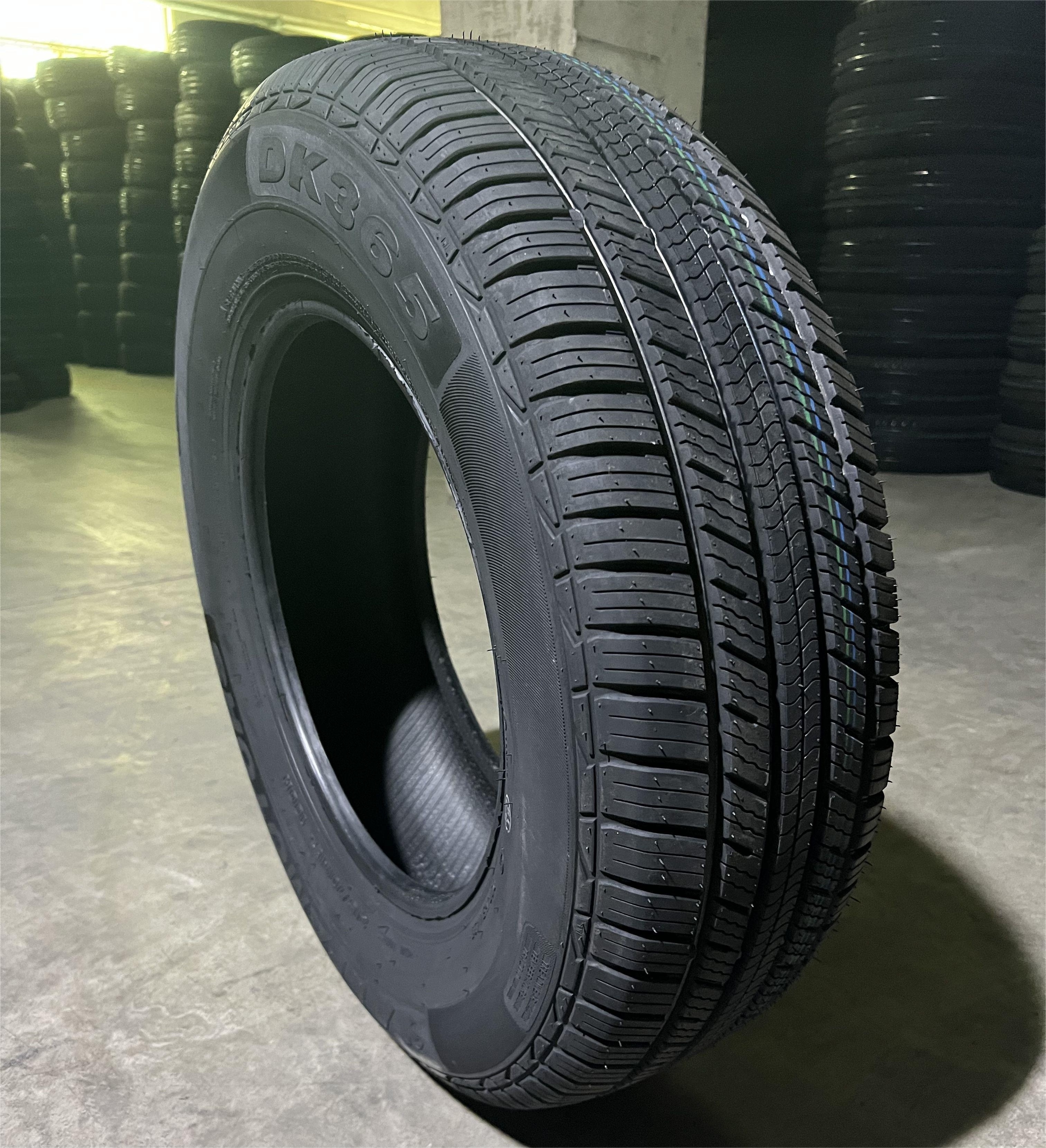 Good Quality DK365 215/70R16 225/70R16 225/75R16 235/70R16 245/70R16 265/70R16 215/60R17 225/60R17 Passenger Car Tyre PCR