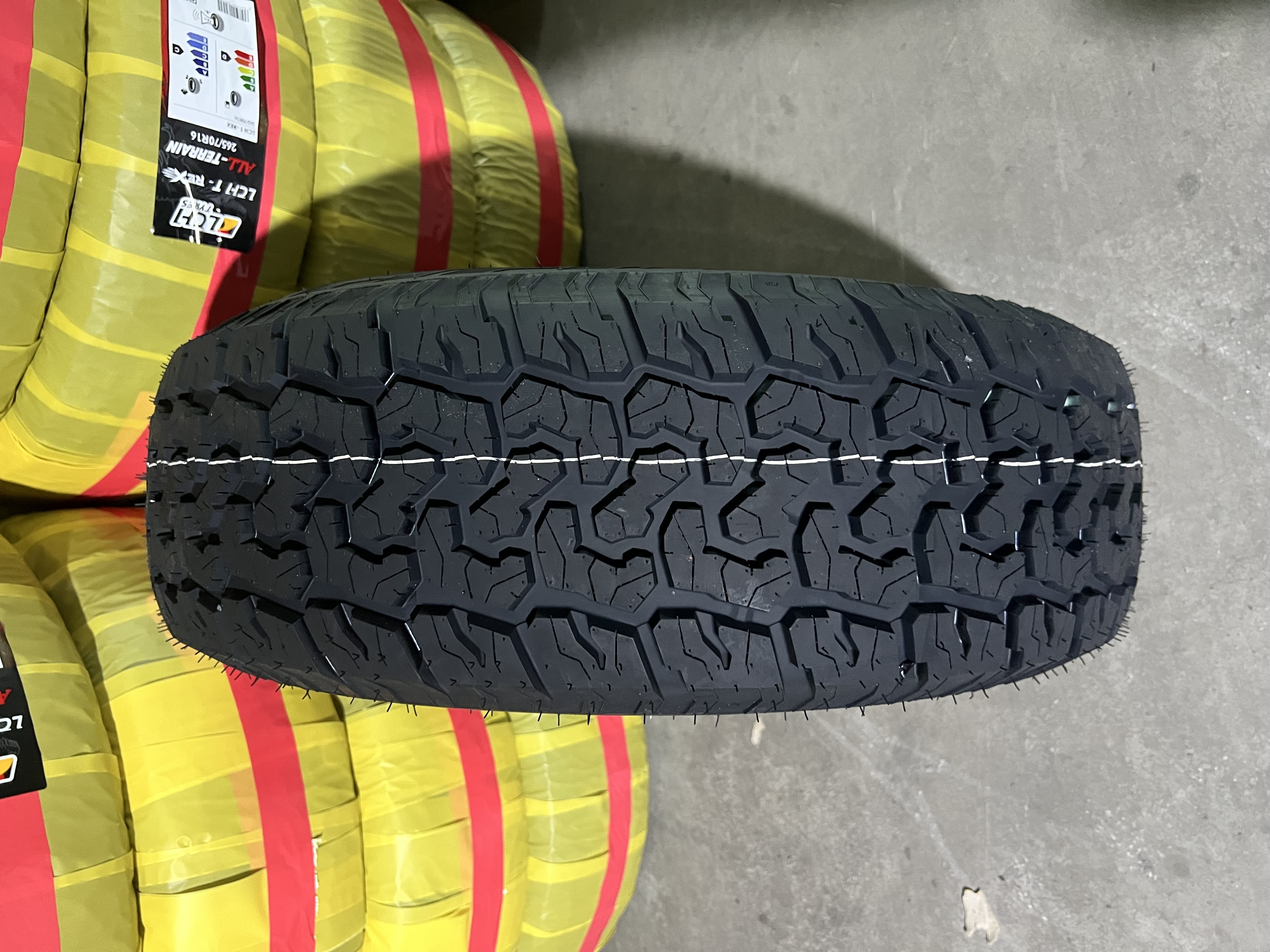 Chinese Factory Direct Sell Good Quality 255/70R15C White Letter All Terrain Tyres