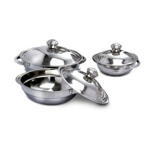 Shiny Finished Snacks and Fruit Server Bowl with Lid Used for Serving Delicious Food Salad and Dessert at Home