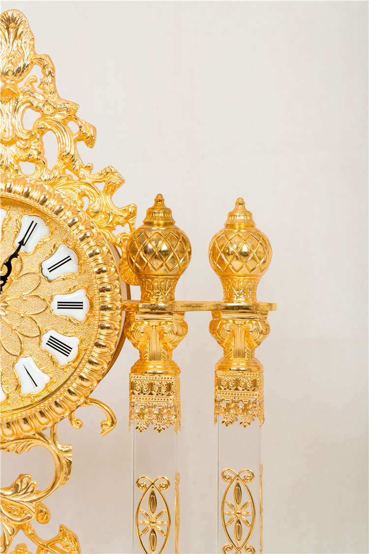 Antique Luxury Style Desk Clock Home Decoration Carved Table Clocks Copper Gold-plated Crystal Table Clock